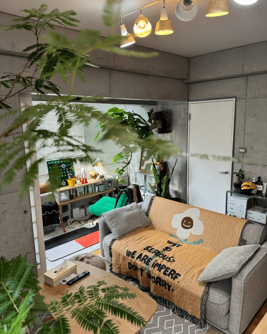 Don't Worry Throw Blanket : M