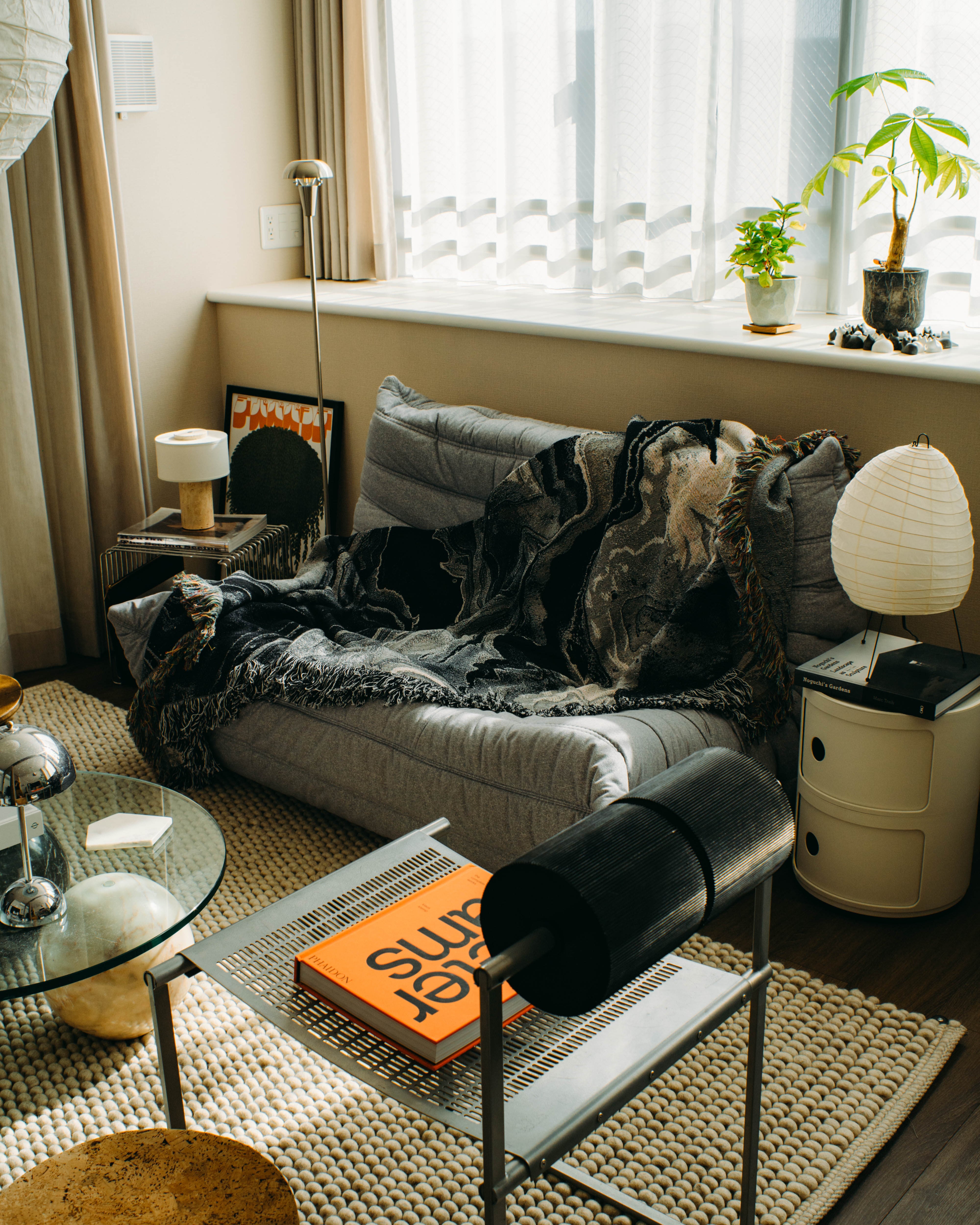 Black Flow Throw Blanket