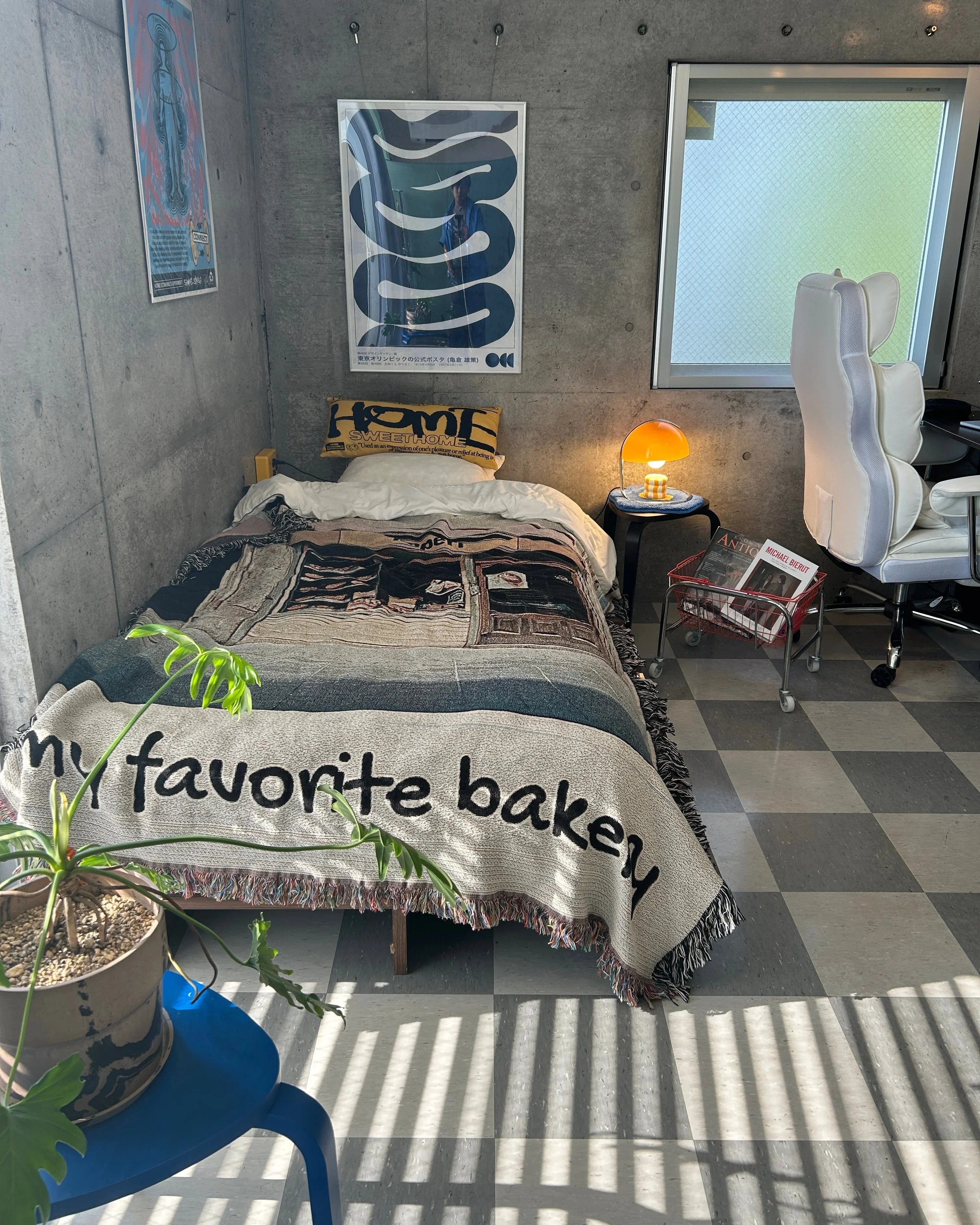 Bakery Throw Blanket : L