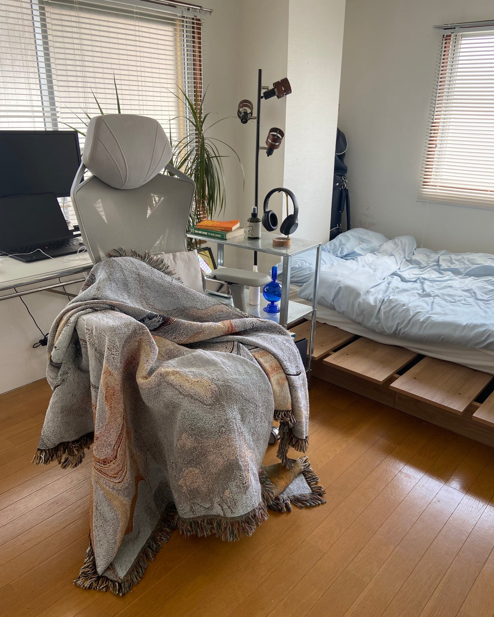 Ivory Flow Throw Blanket : L