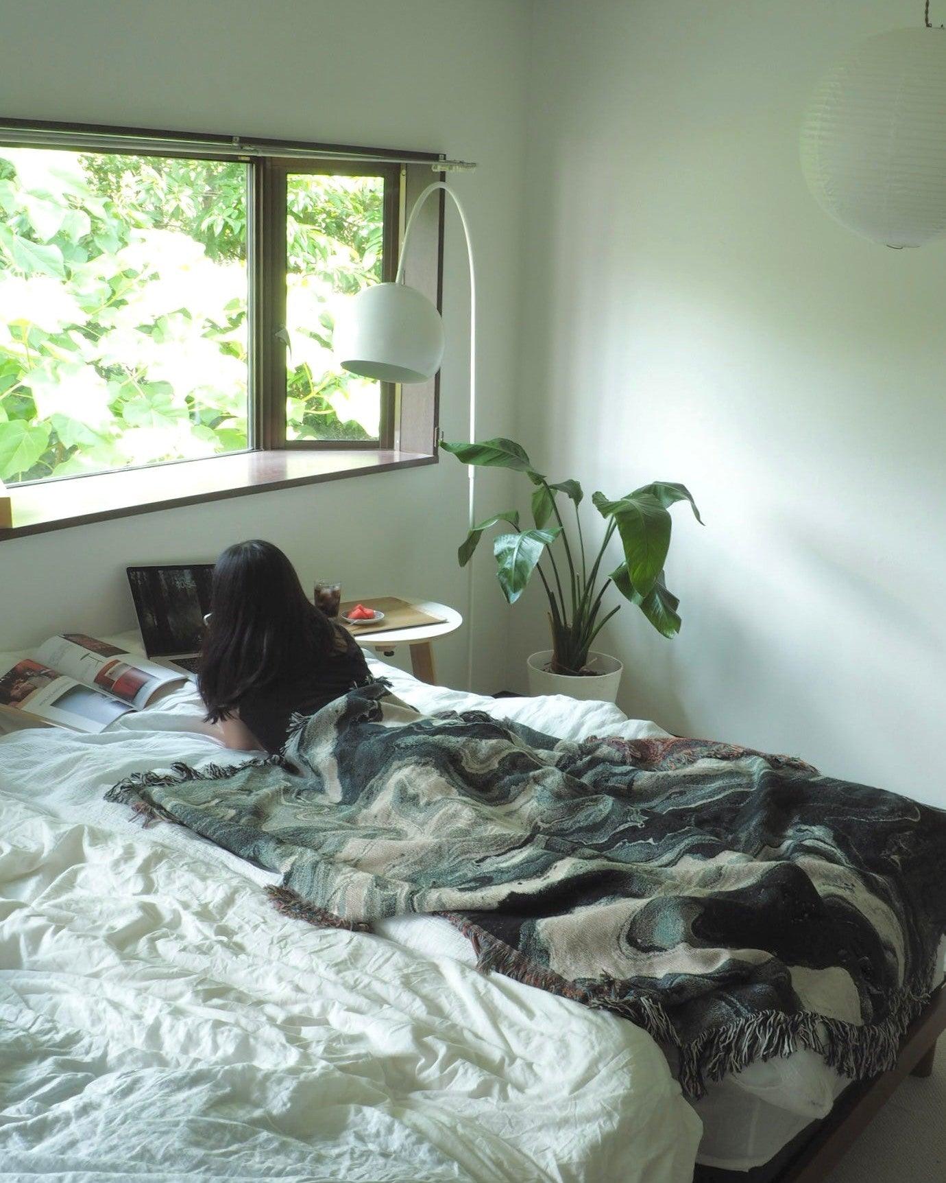 Black Flow Throw Blanket