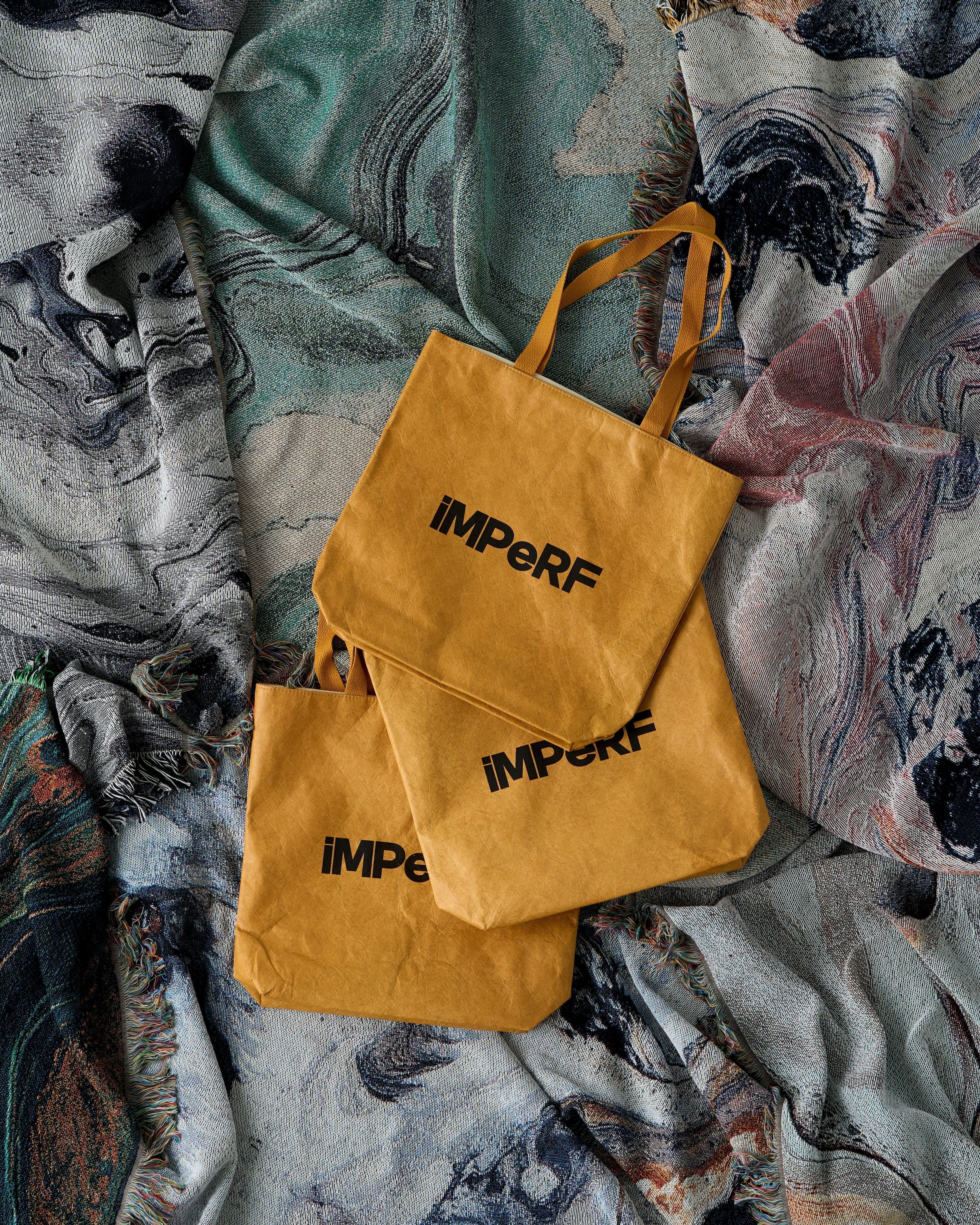 こちらのバッグでお届けします。ギフトにも最適です。