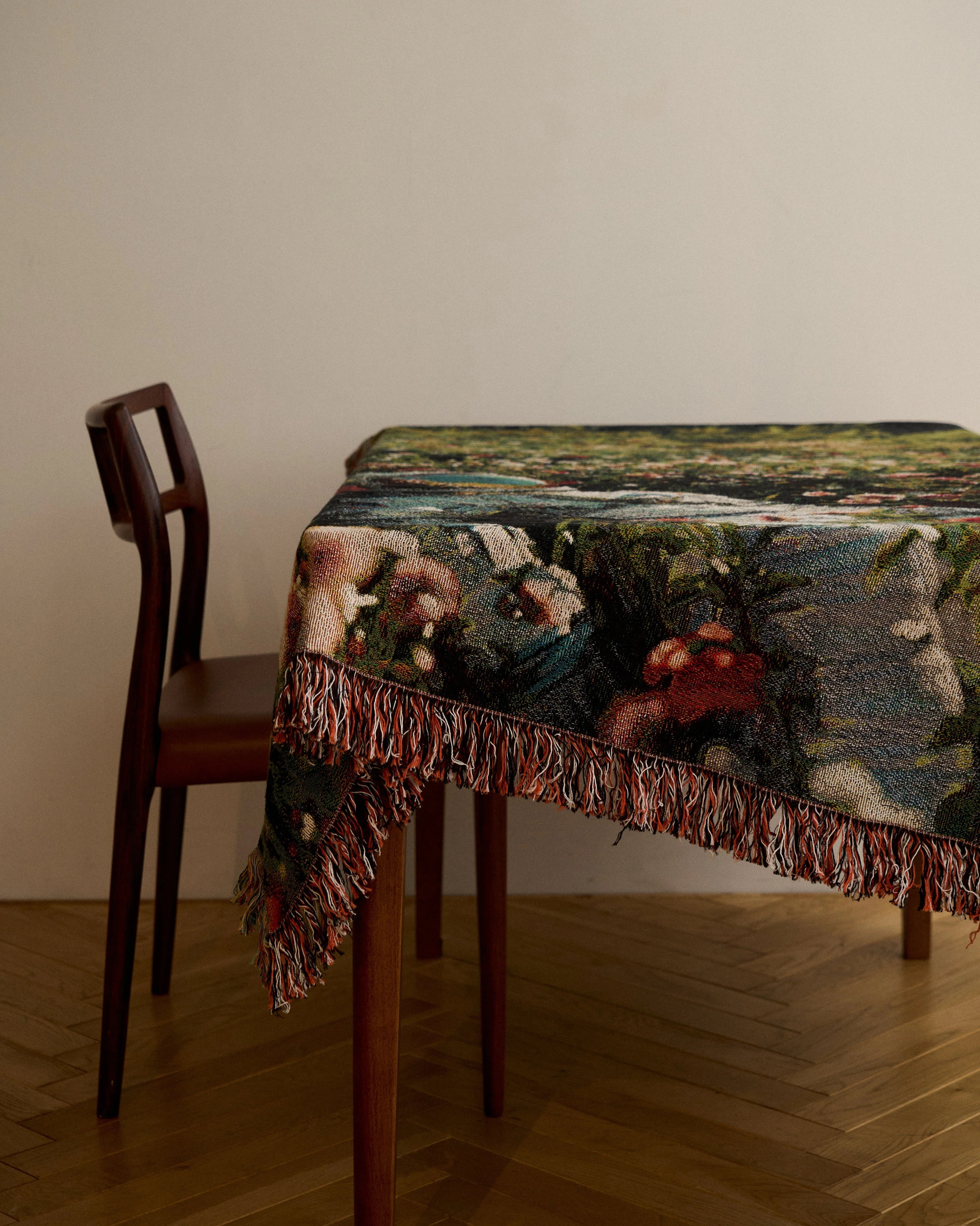 Astronaut Flower Throw Blanket : M