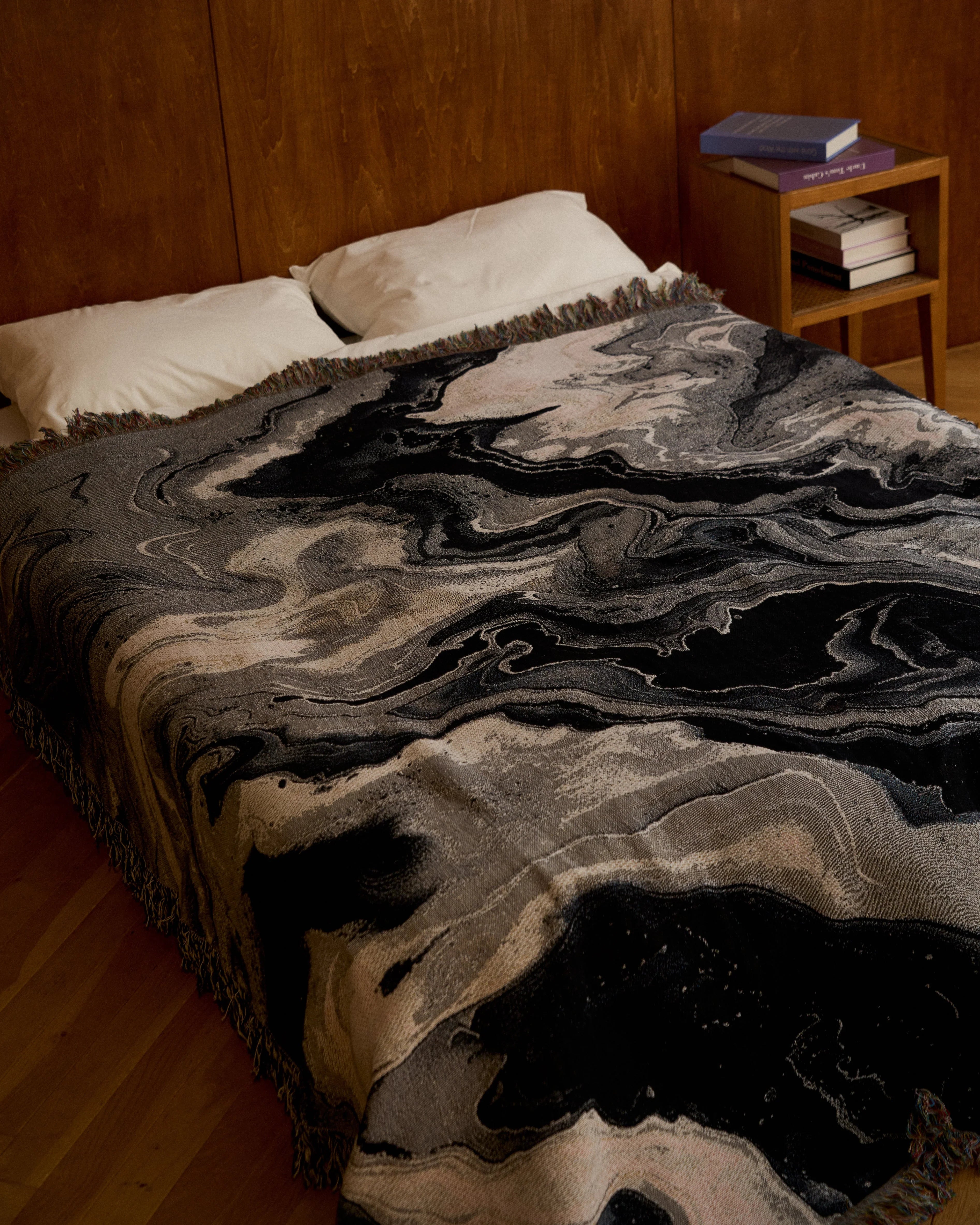 Black Flow Throw Blanket : L