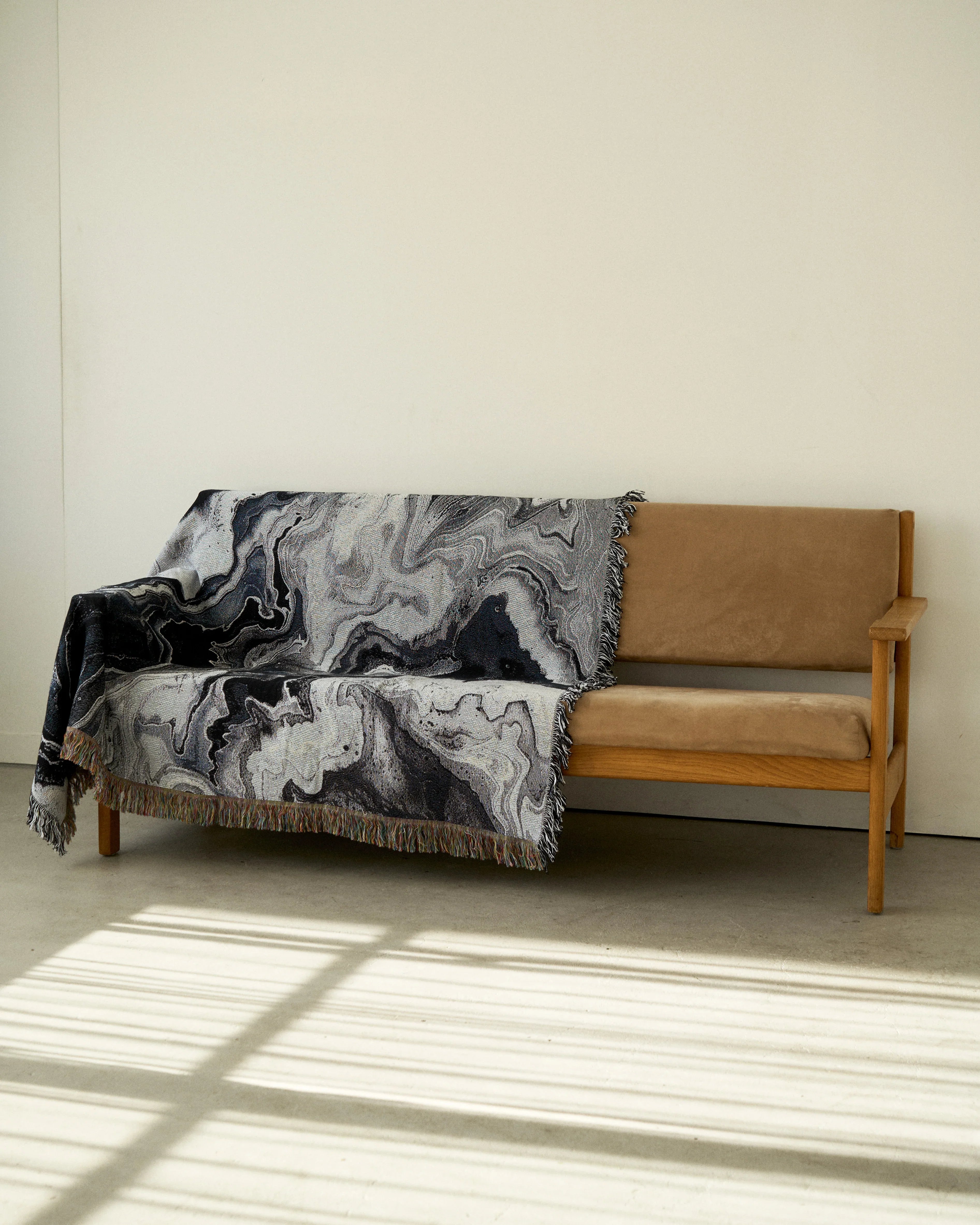 Black Flow Throw Blanket : M