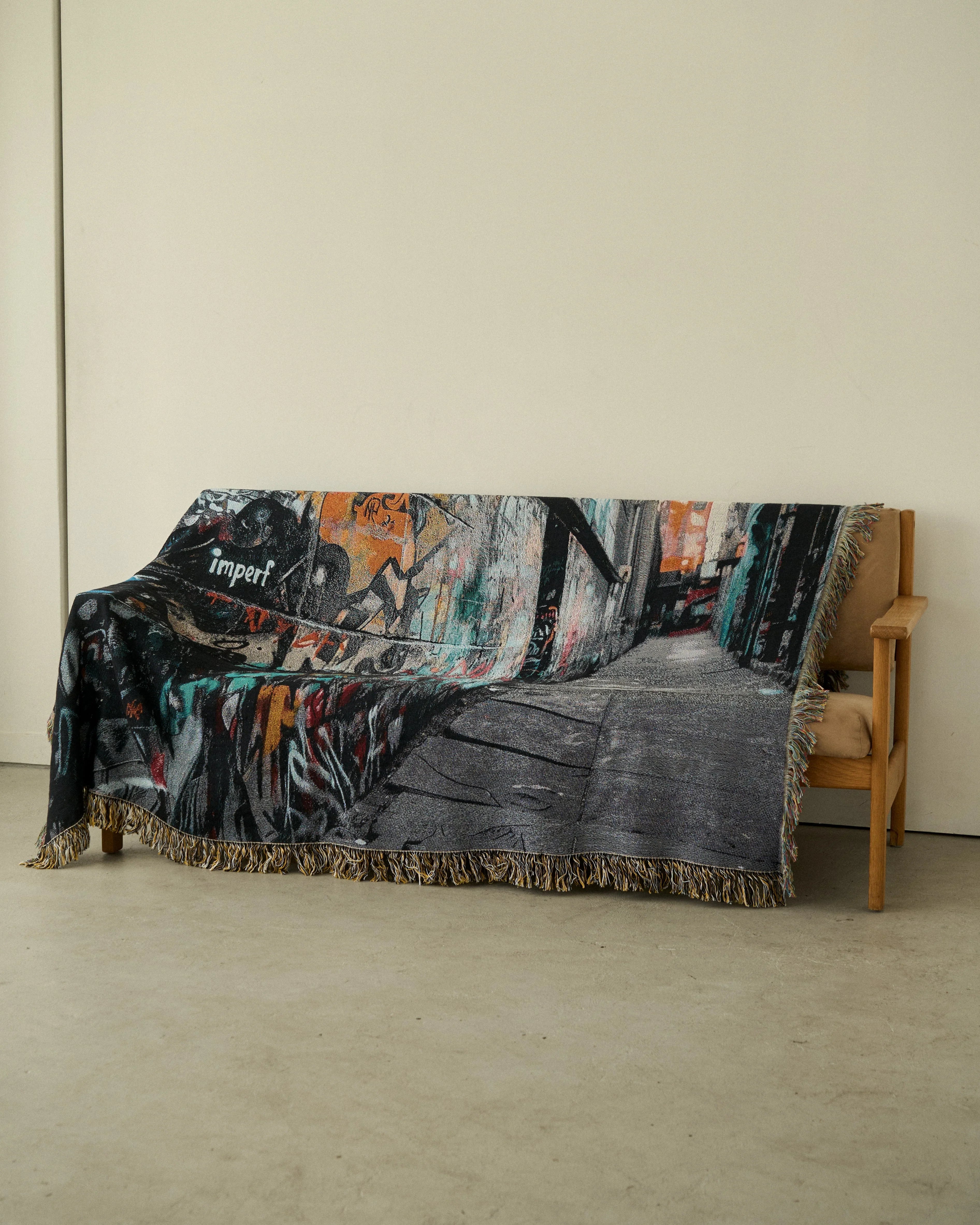 Graffiti Street Throw Blanket : L