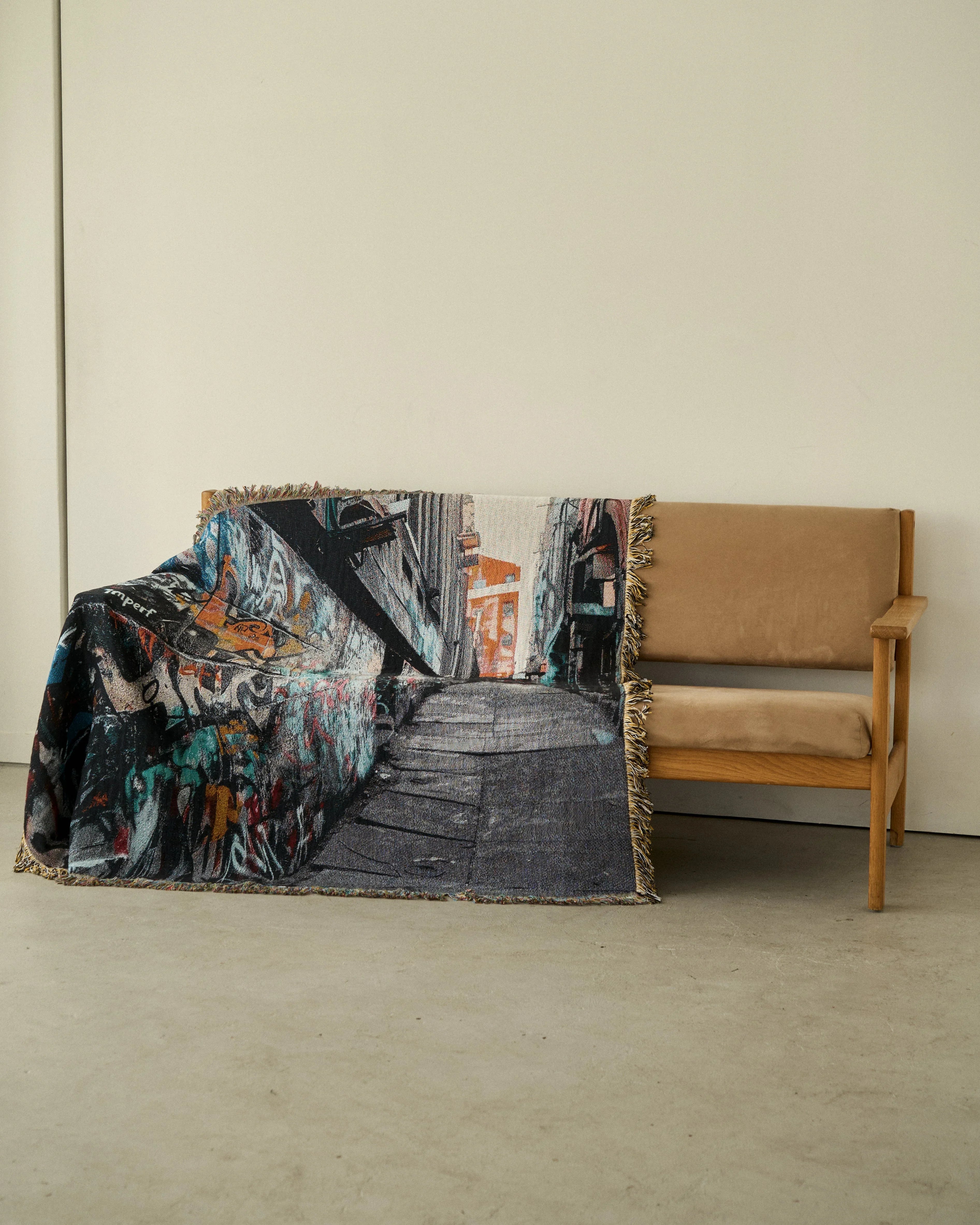 Graffiti Street Throw Blanket : M