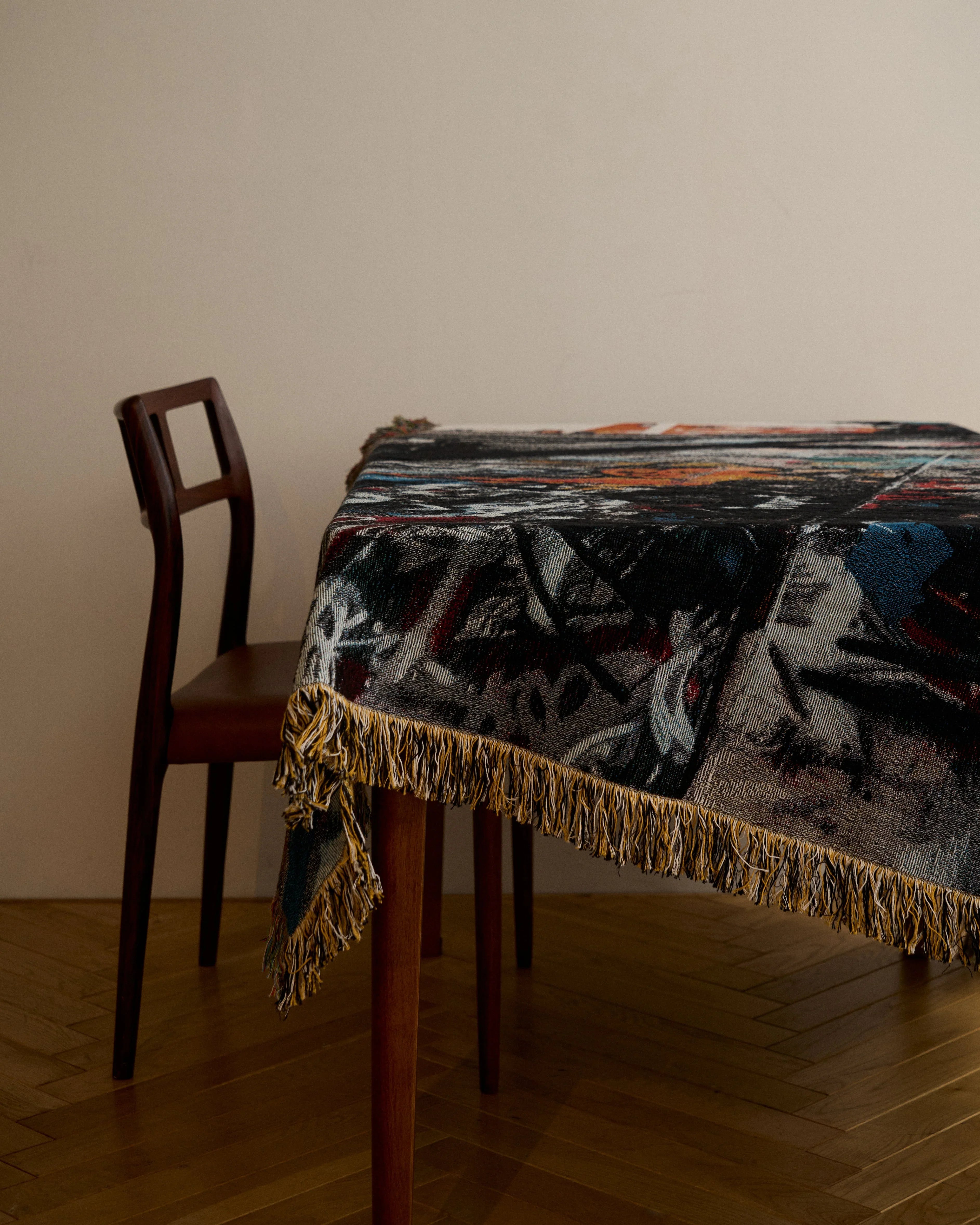 Graffiti Street Throw Blanket : M