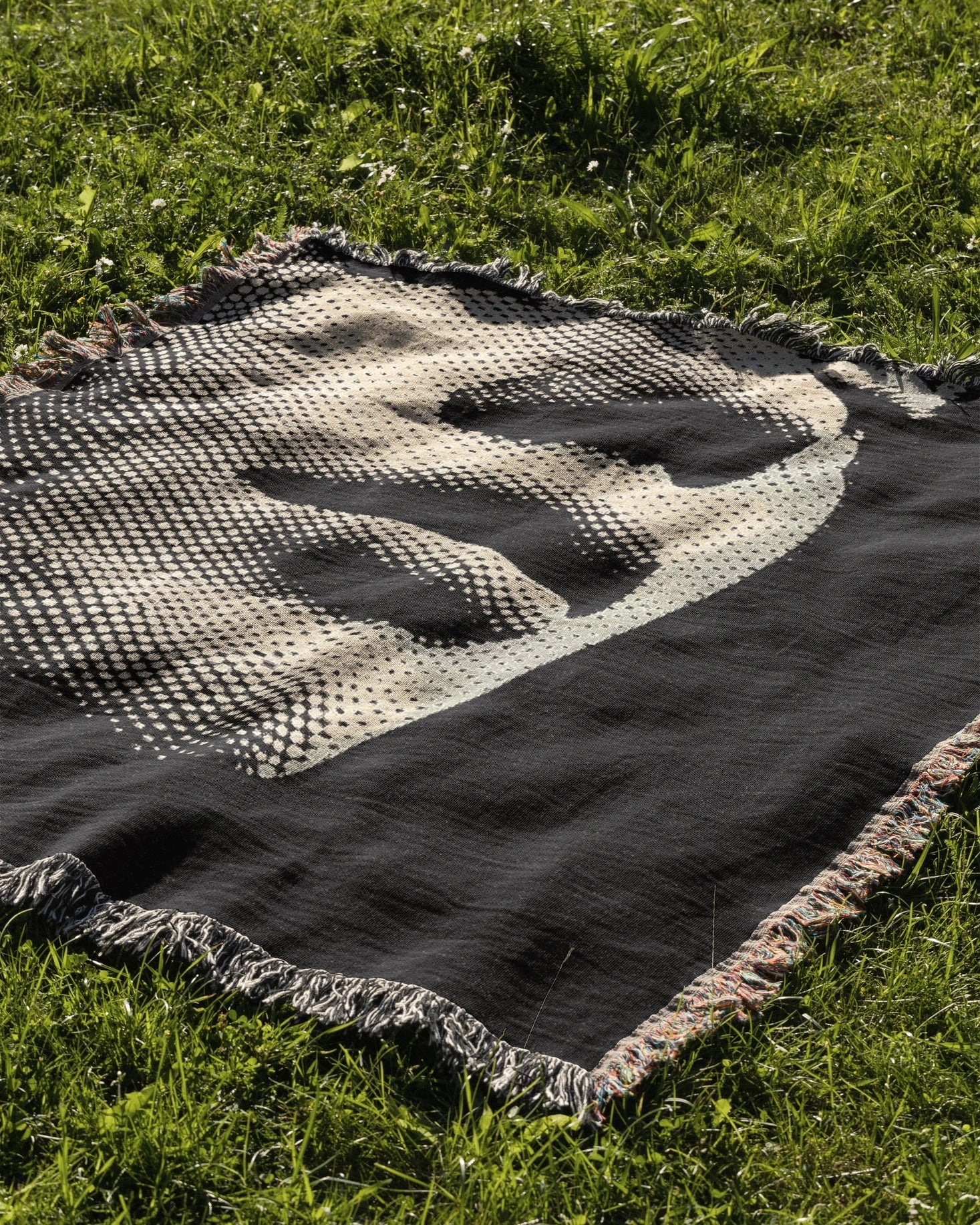 Half Tone Face Woven Throw Blanket - imperf