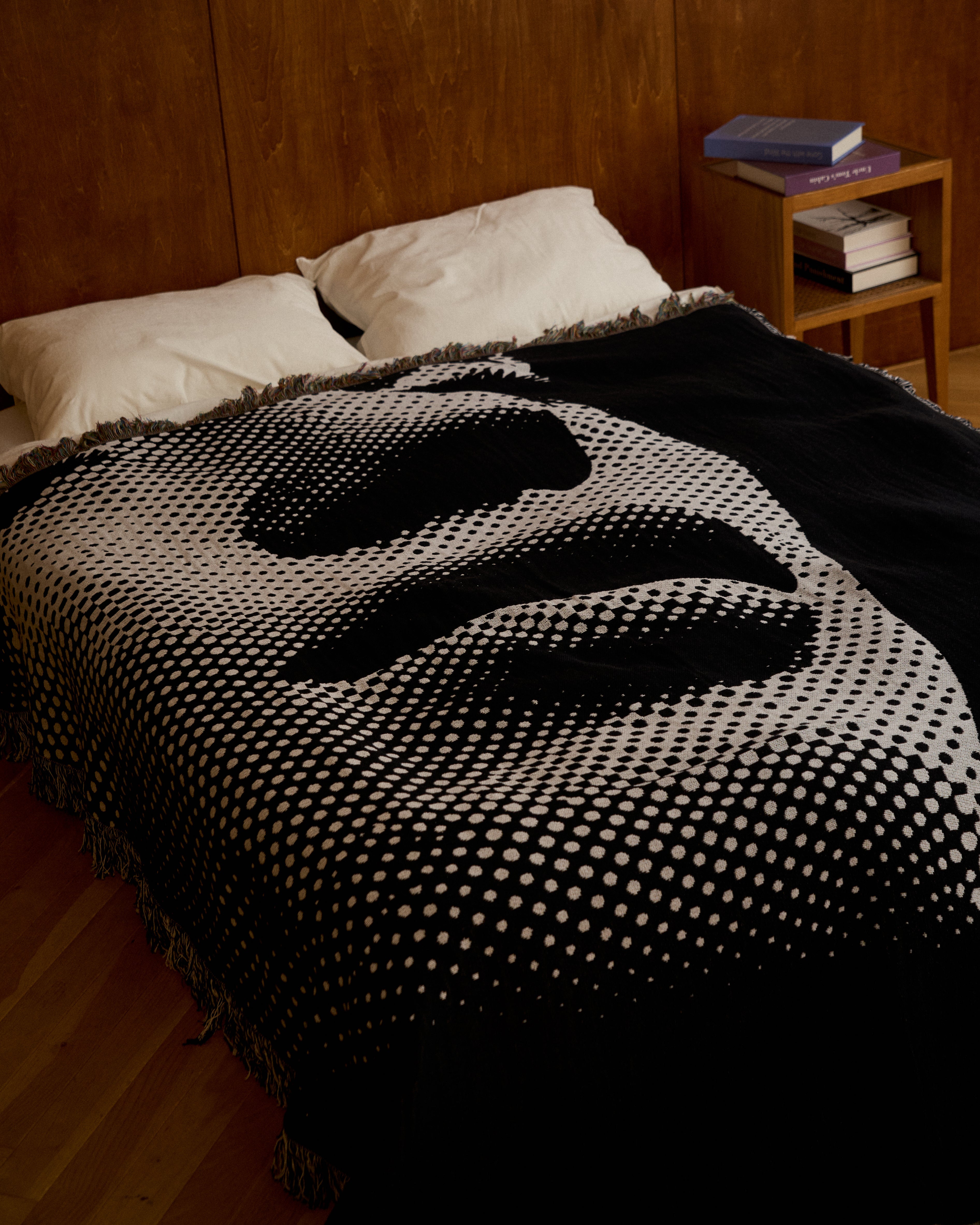 Half Tone Face Throw Blanket : L