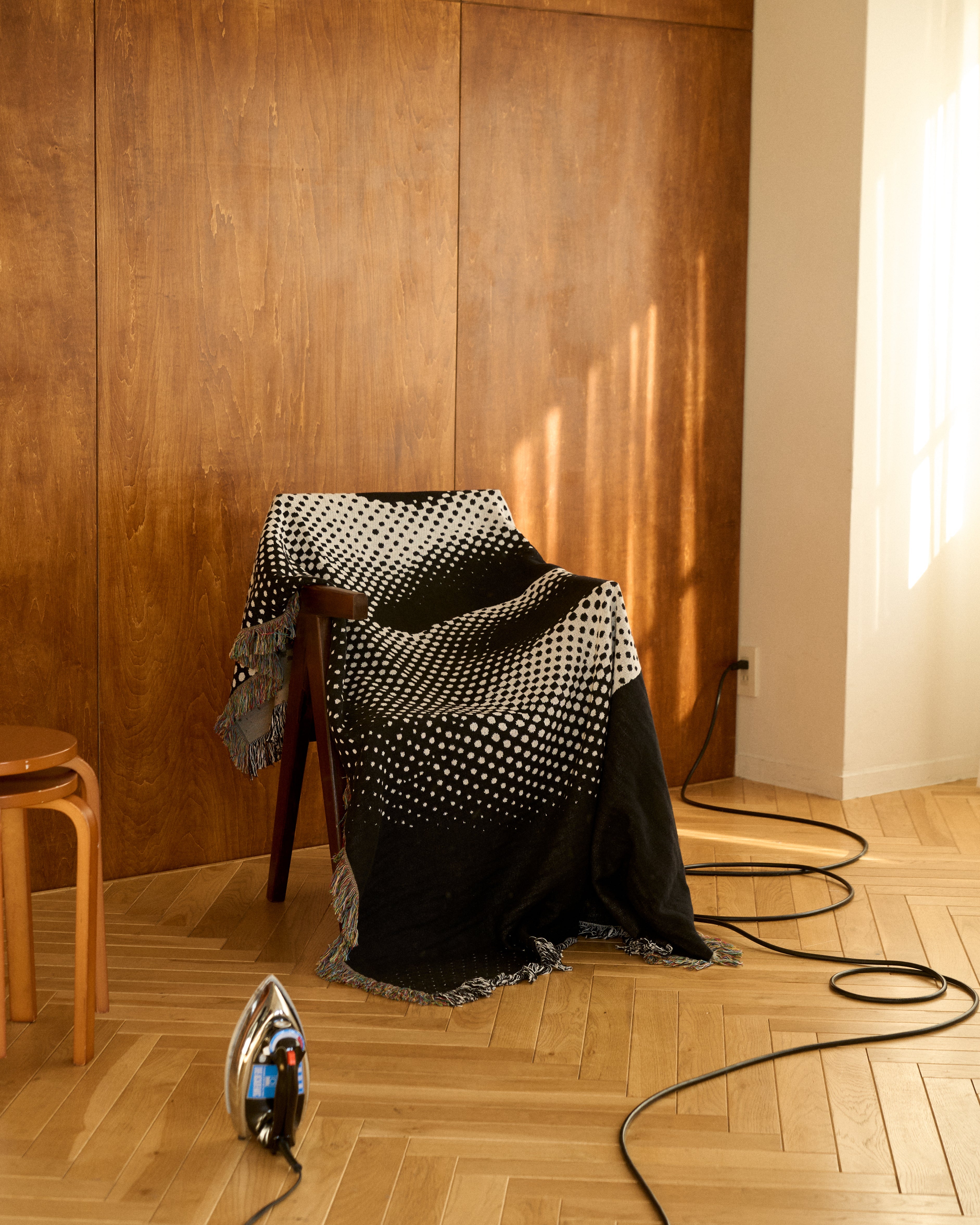 Half Tone Face Throw Blanket : M