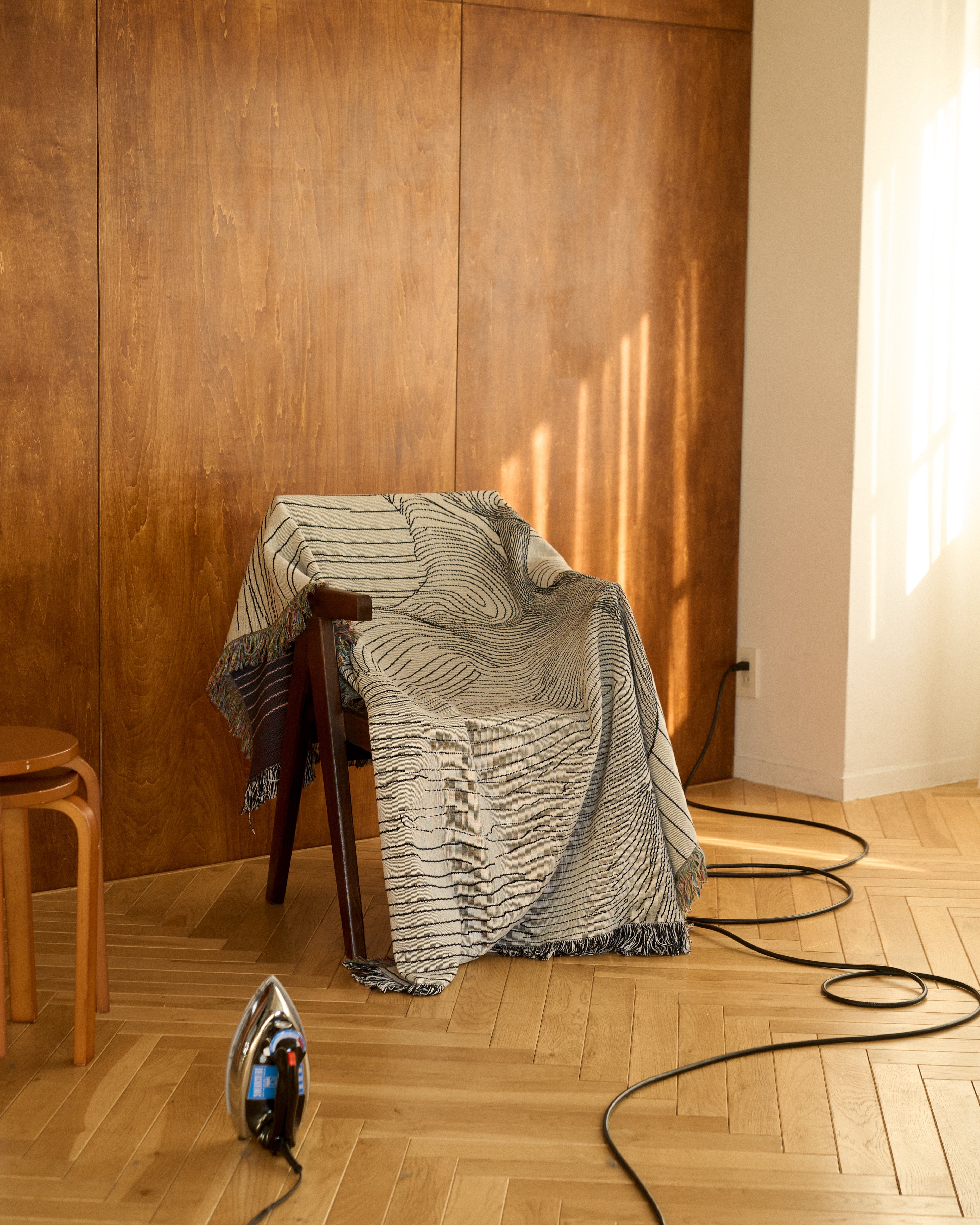 Line Portrait Throw Blanket : M