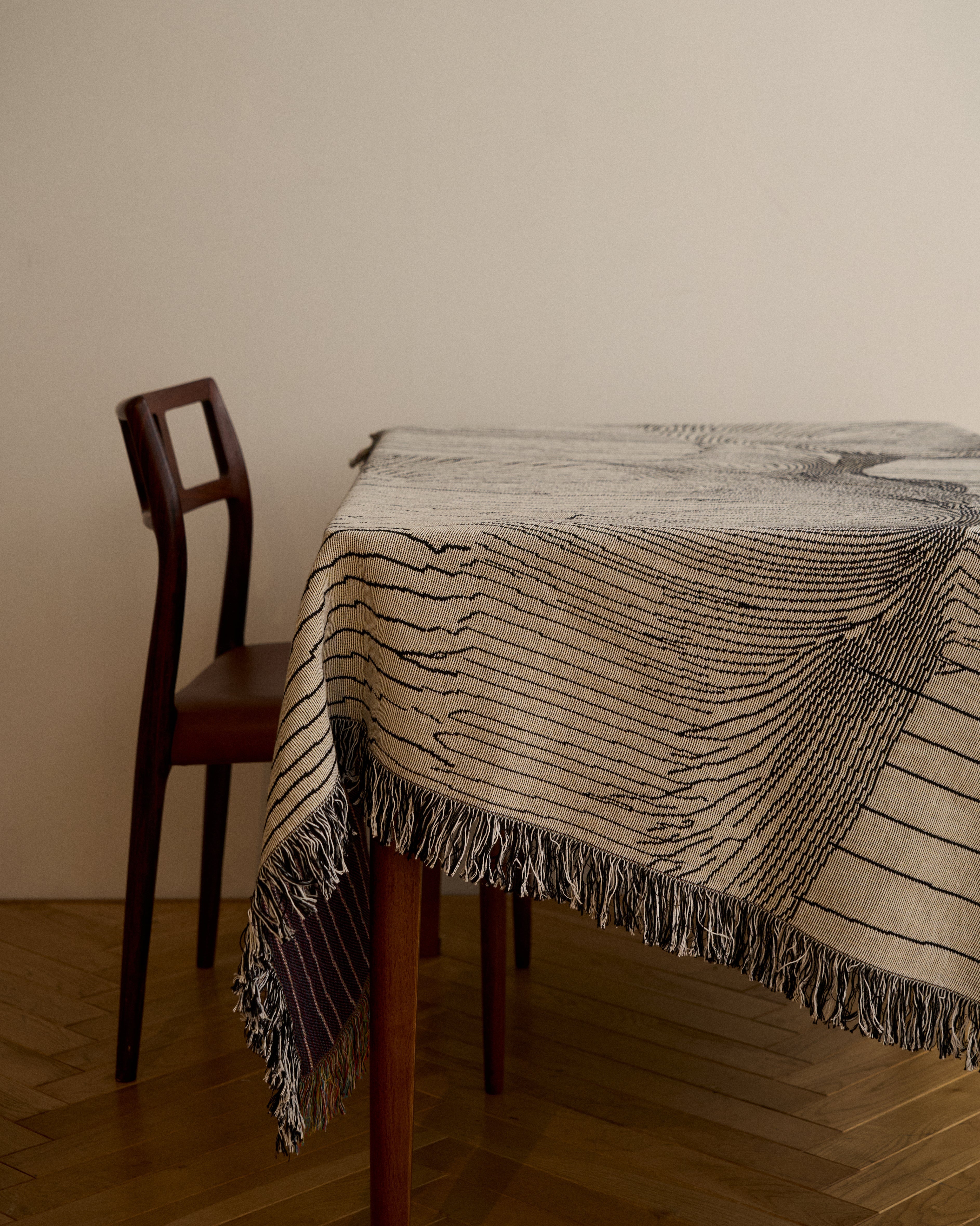 Line Portrait Throw Blanket : M