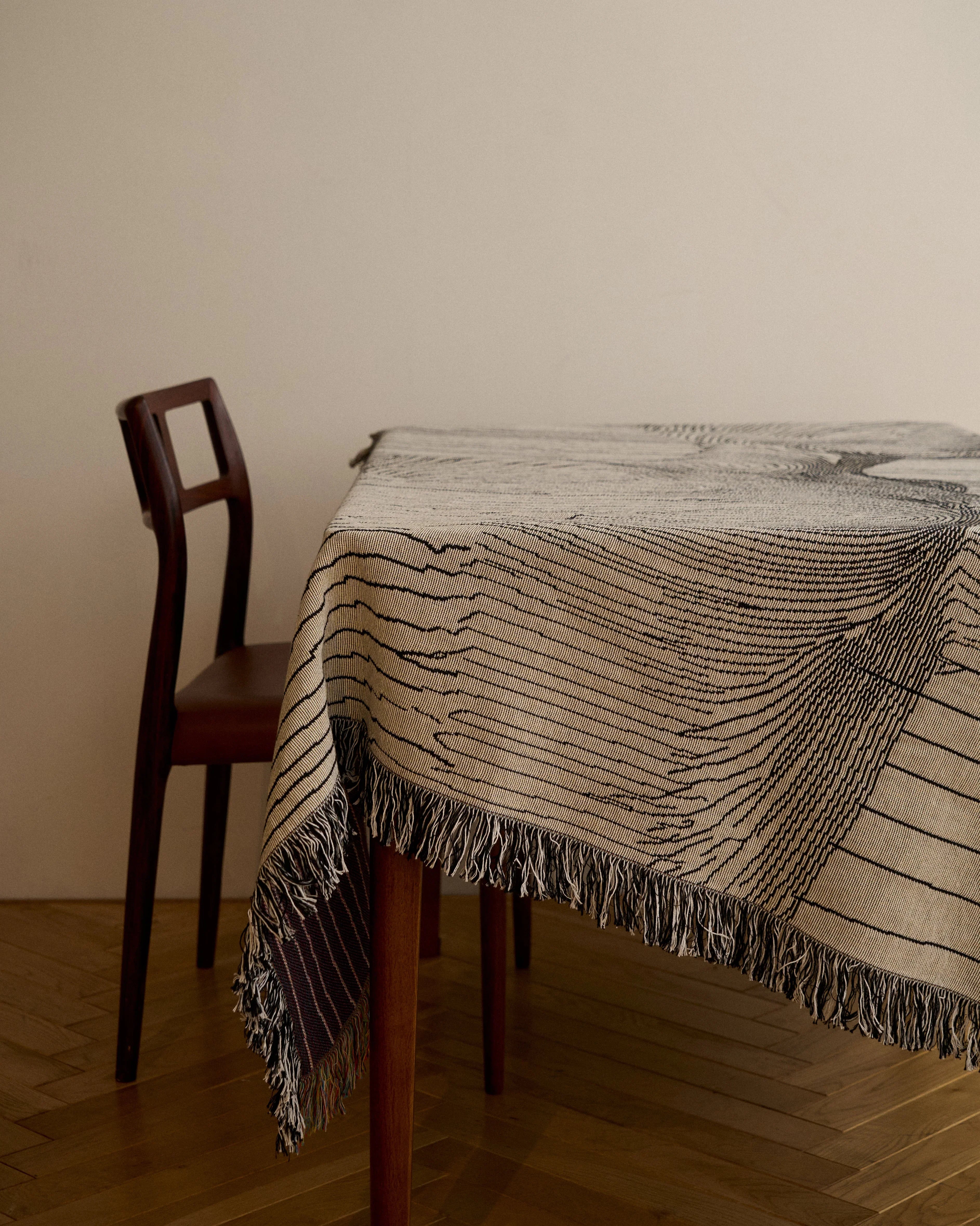 Line Portrait Throw Blanket : M