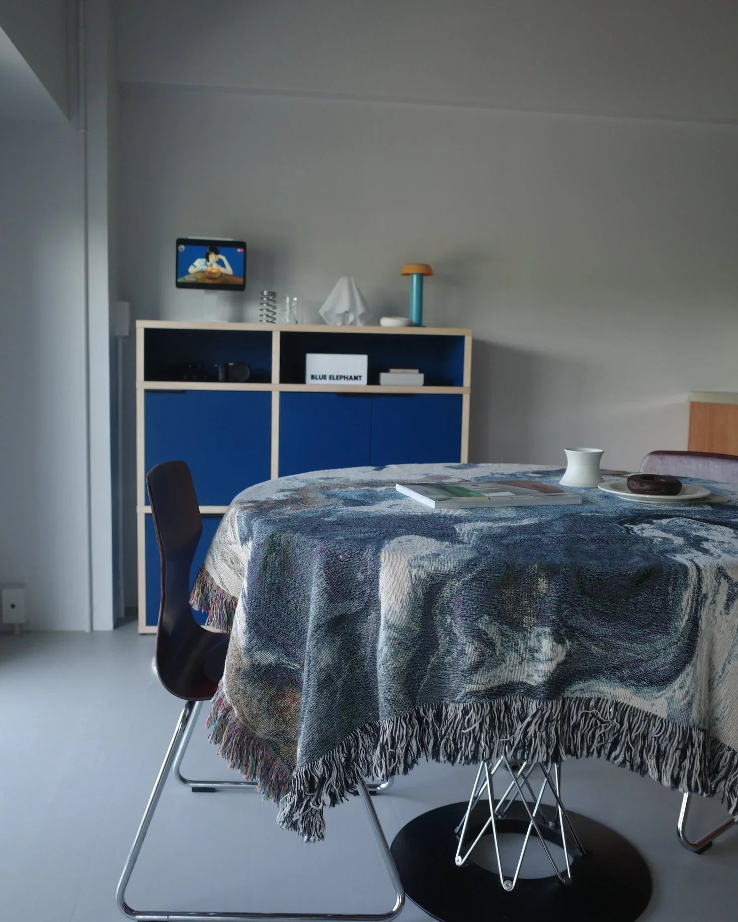 Navy Flow Throw Blanket : M