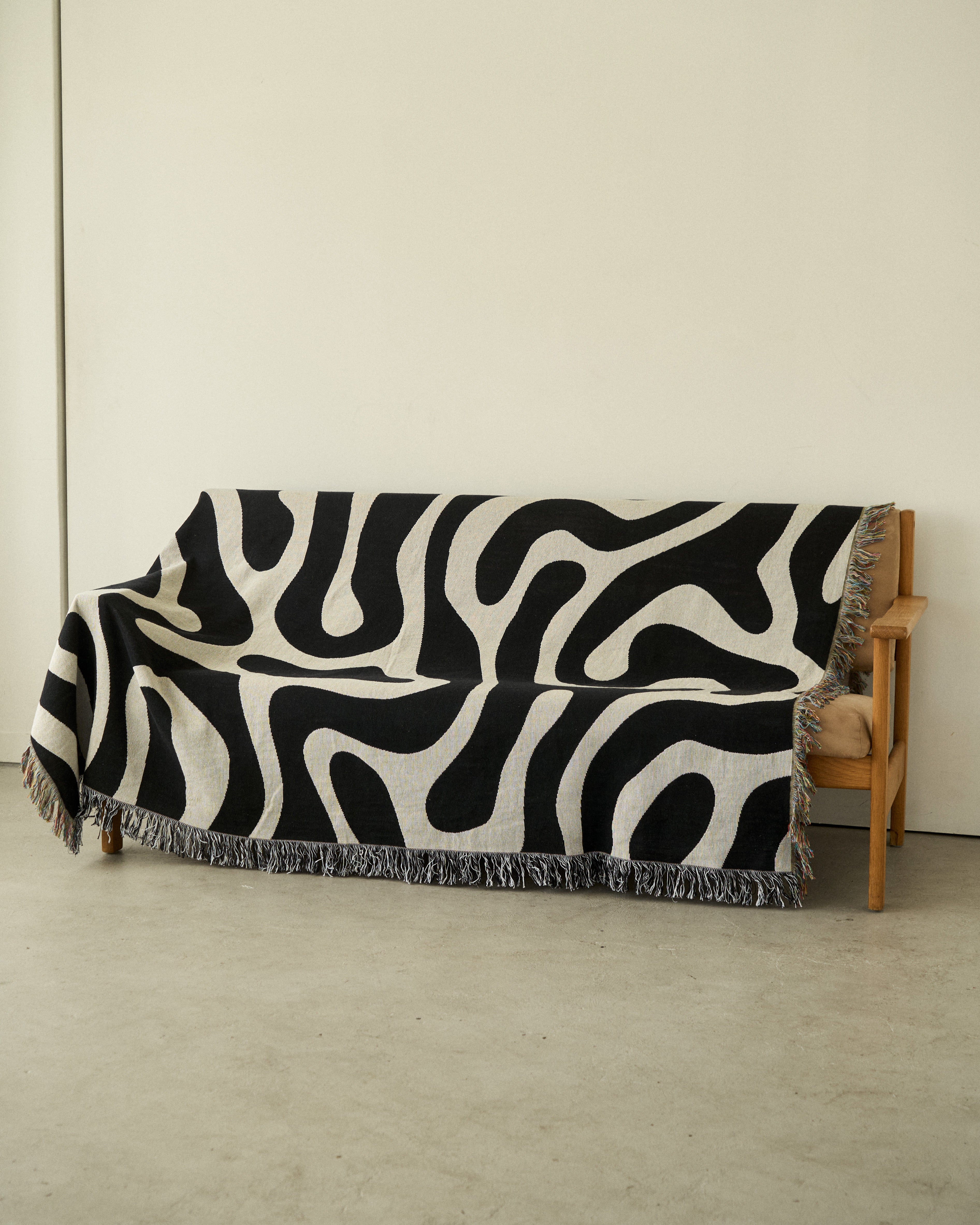 Maze Path Throw Blanket : L