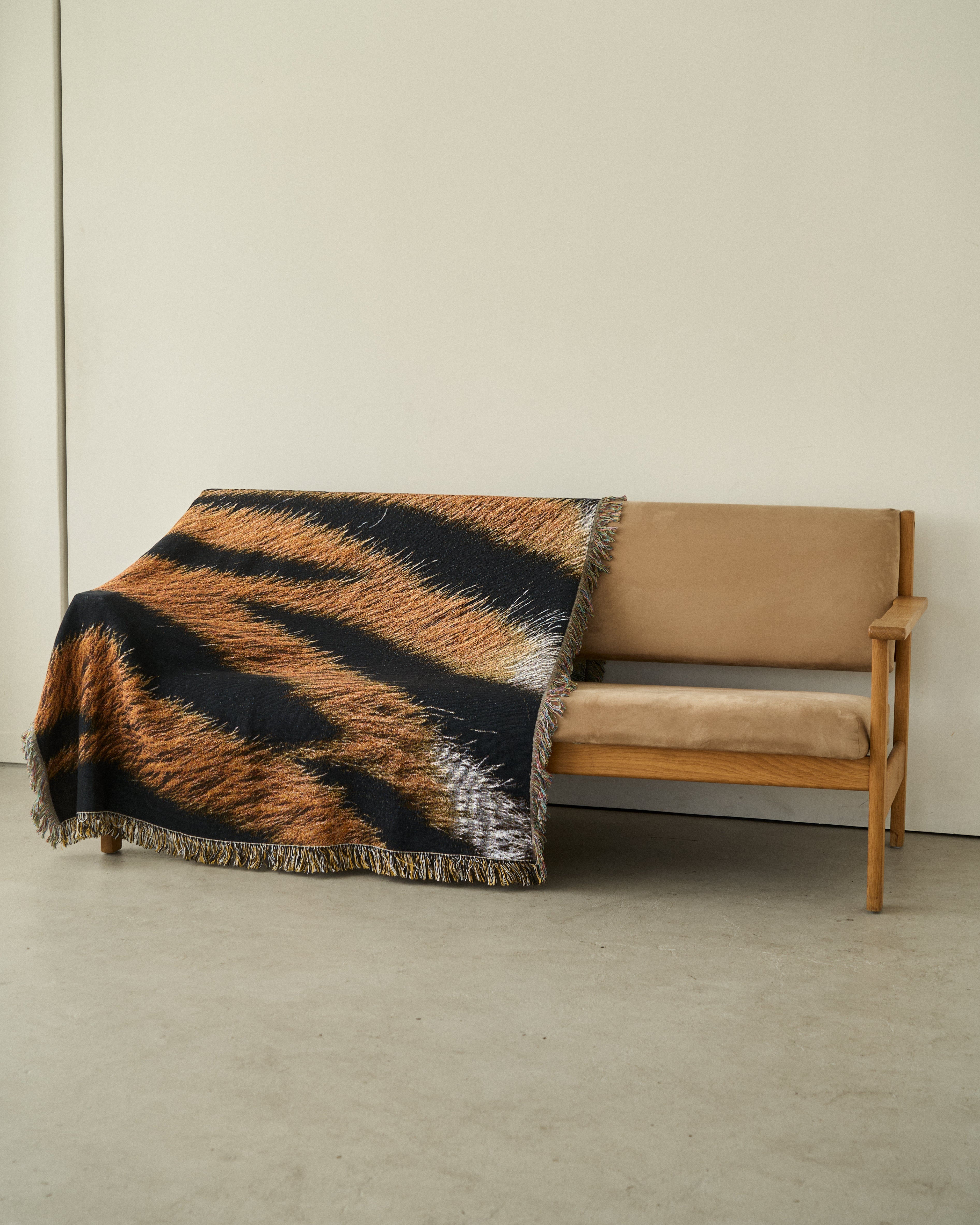 Tiger Hide Throw Blanket : M