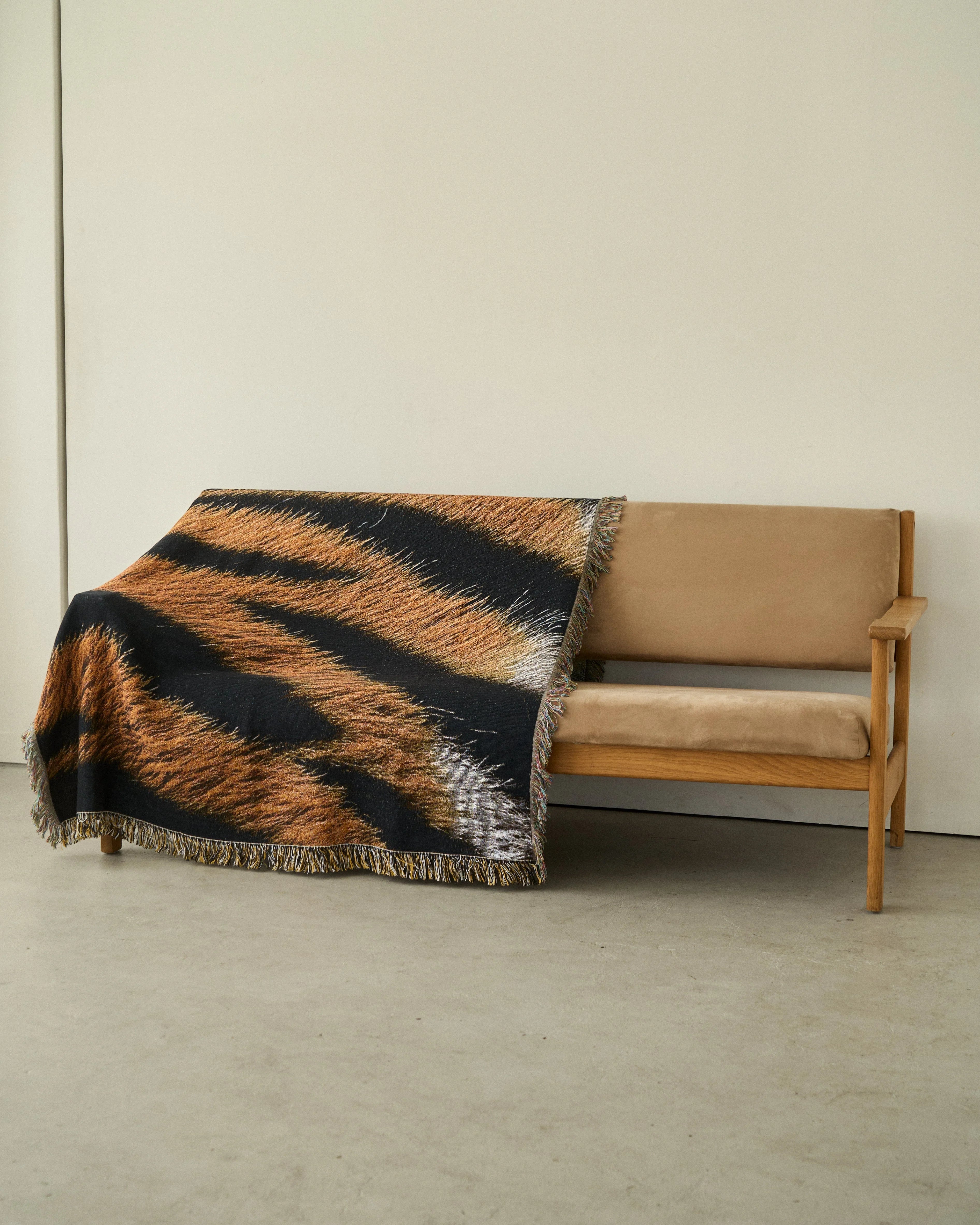 Tiger Hide Throw Blanket : M