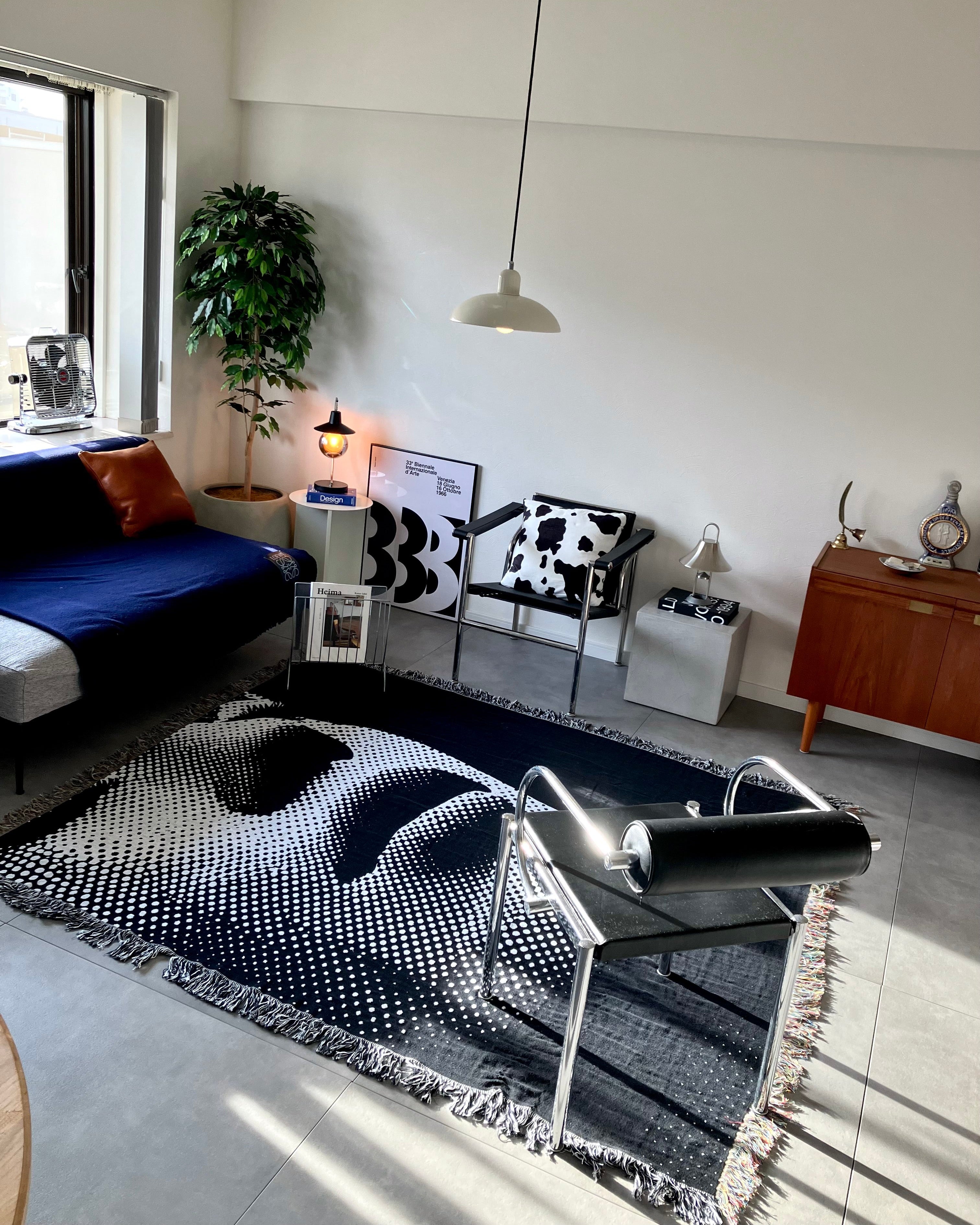 Half Tone Face Throw Blanket