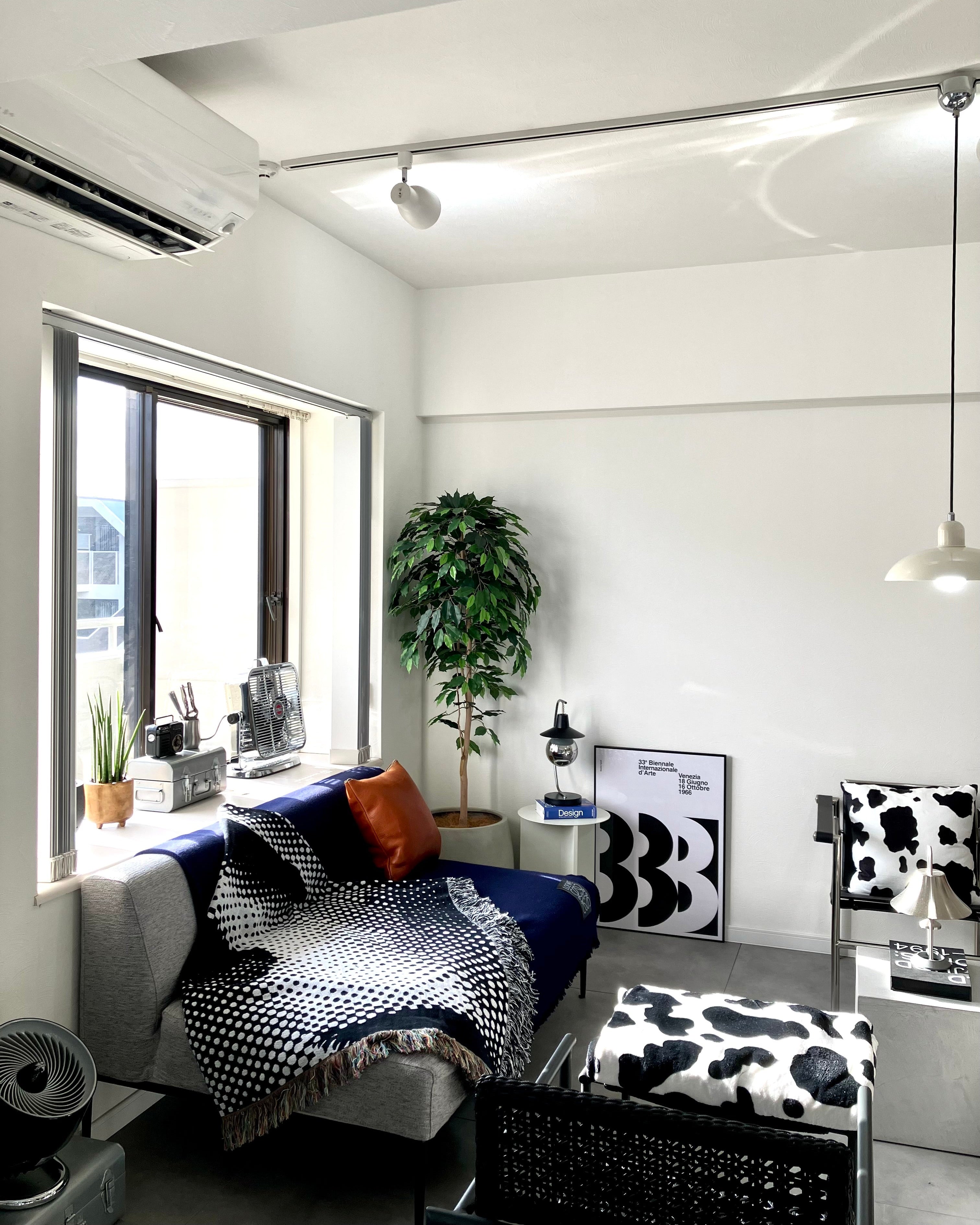 Half Tone Face Throw Blanket