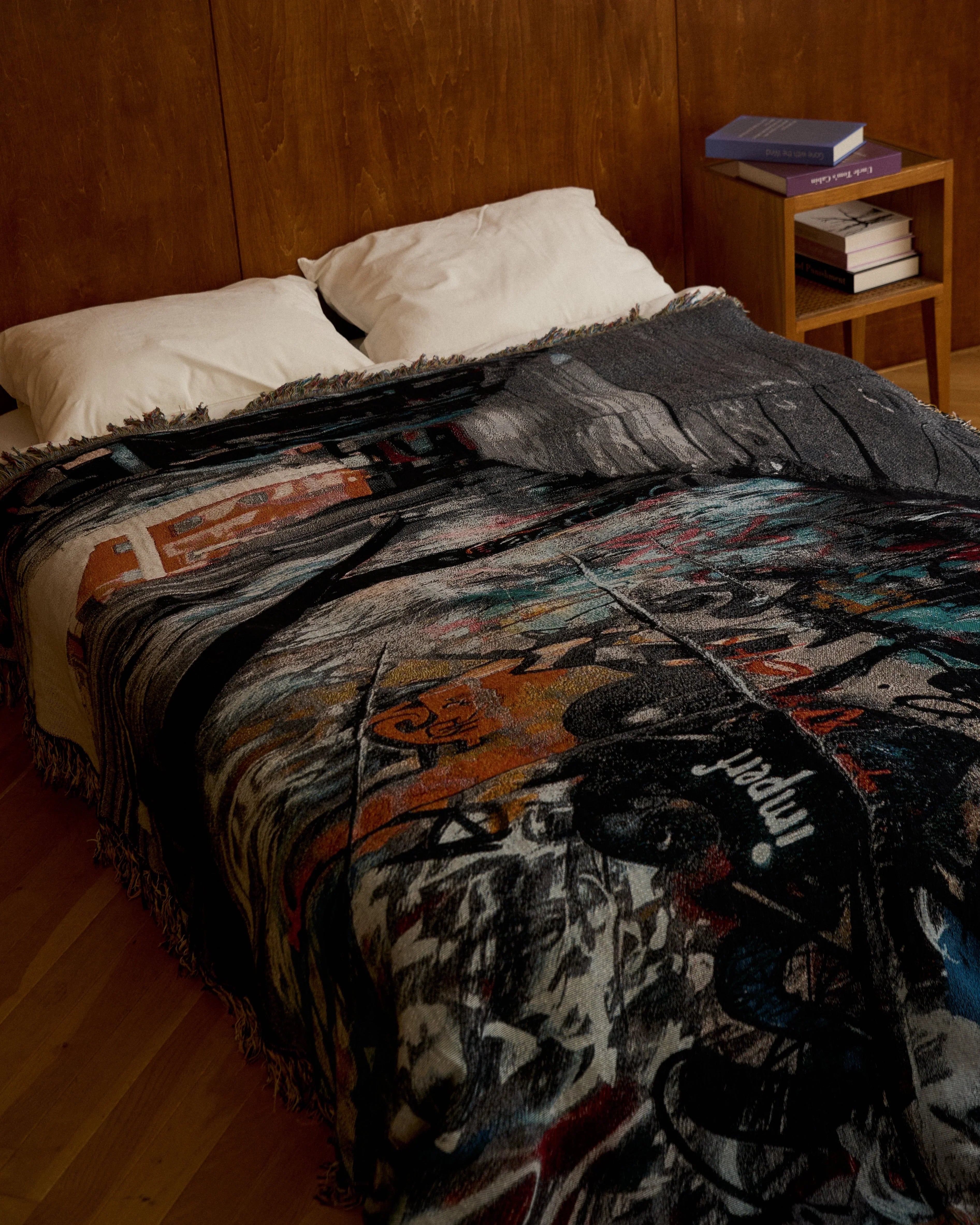 Graffiti Street Throw Blanket : L