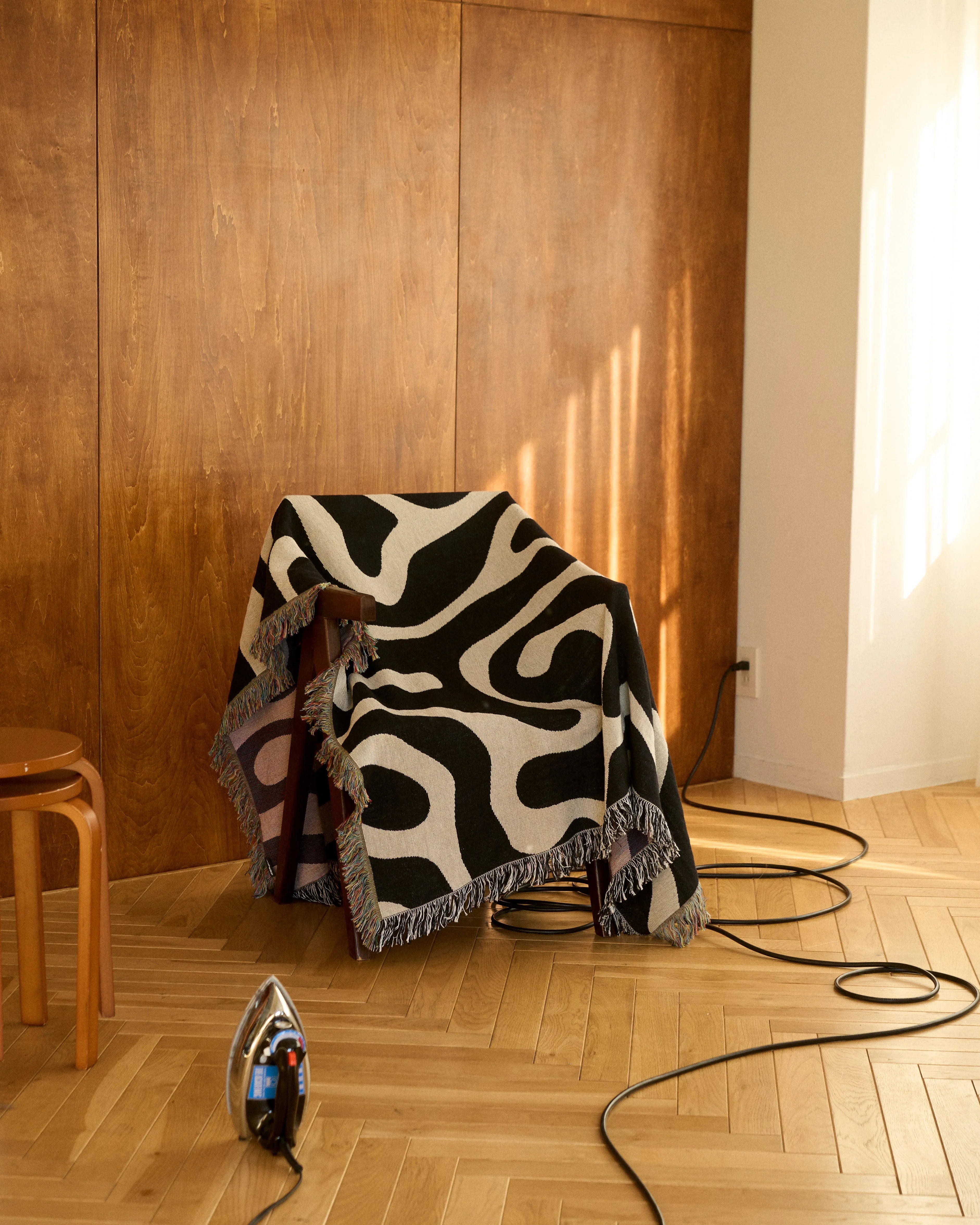 Maze Path Throw Blanket : M