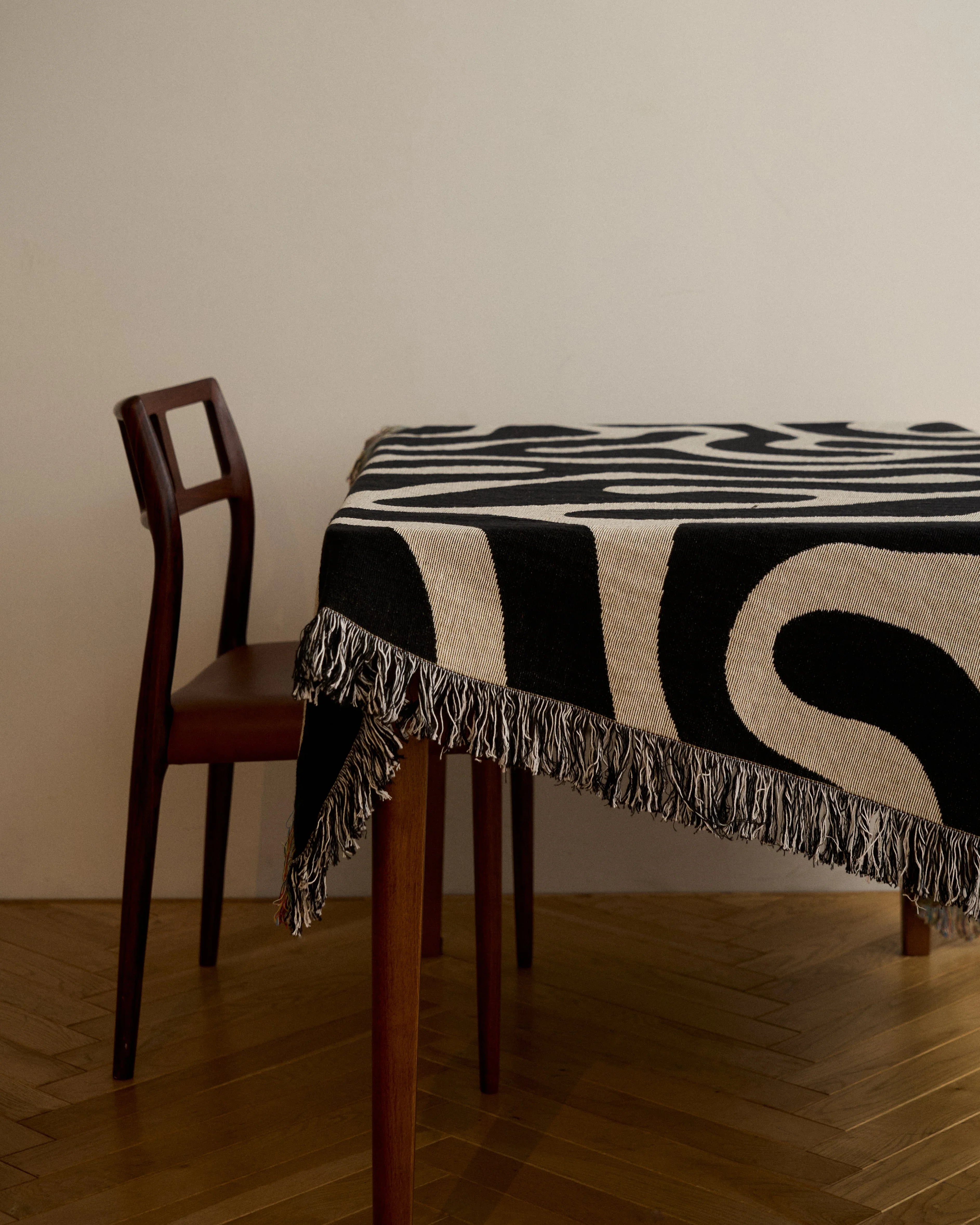 Maze Path Throw Blanket : M